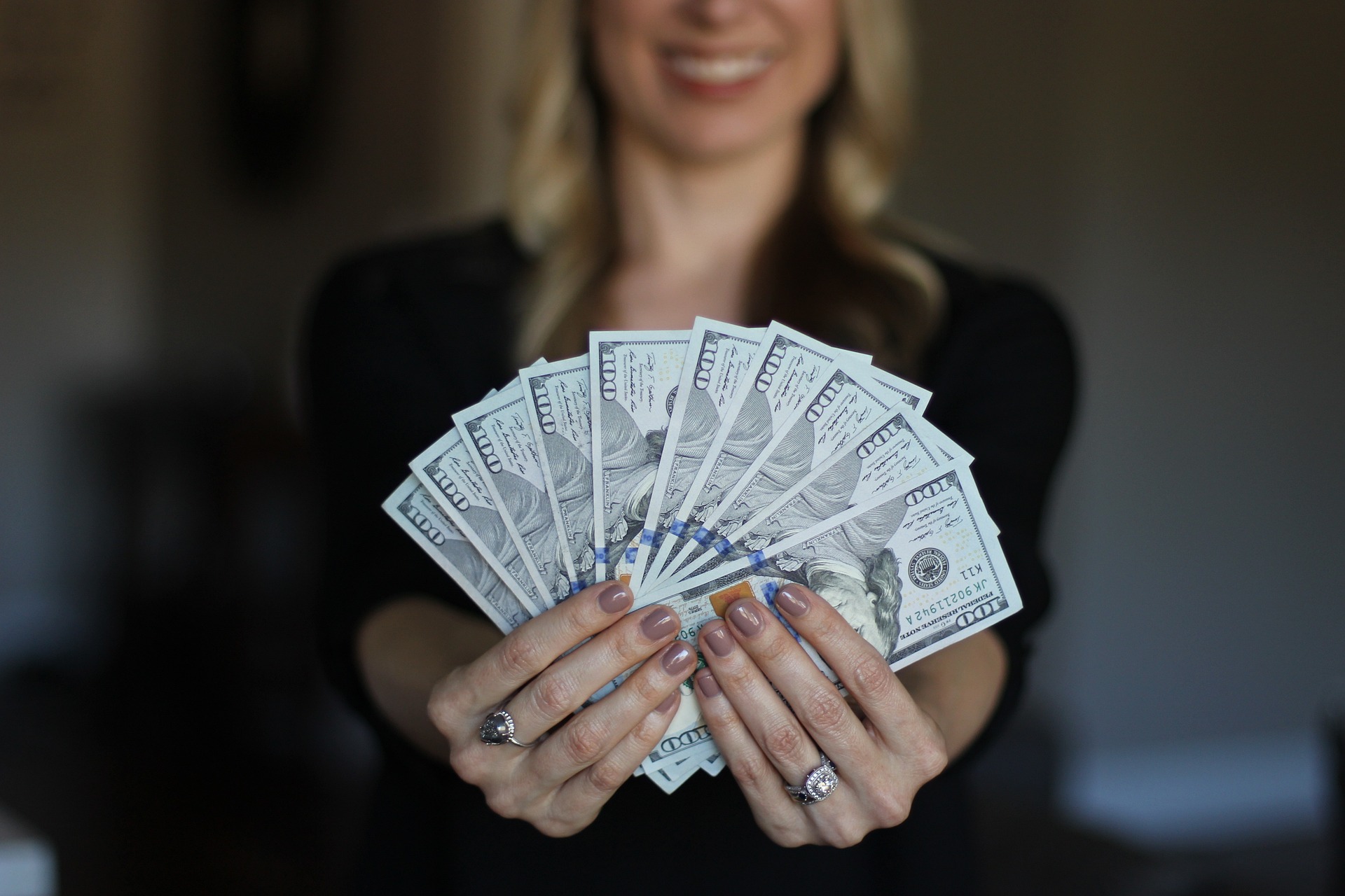 Money Moves: Financial Habits Every Career Woman Should Have